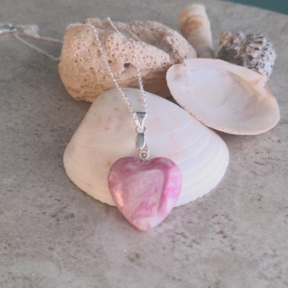 Beautiful Faux Rose Quartz Necklace - Picture 4 of 6
